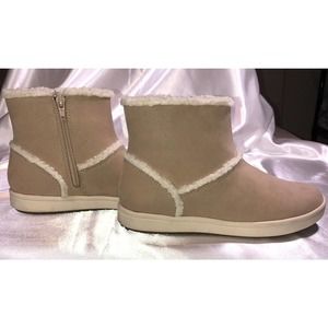 Cloudsteppers by Clarks Womens Ankle Boots Cushion Soft Tan Faux Fur Lined Sz 6